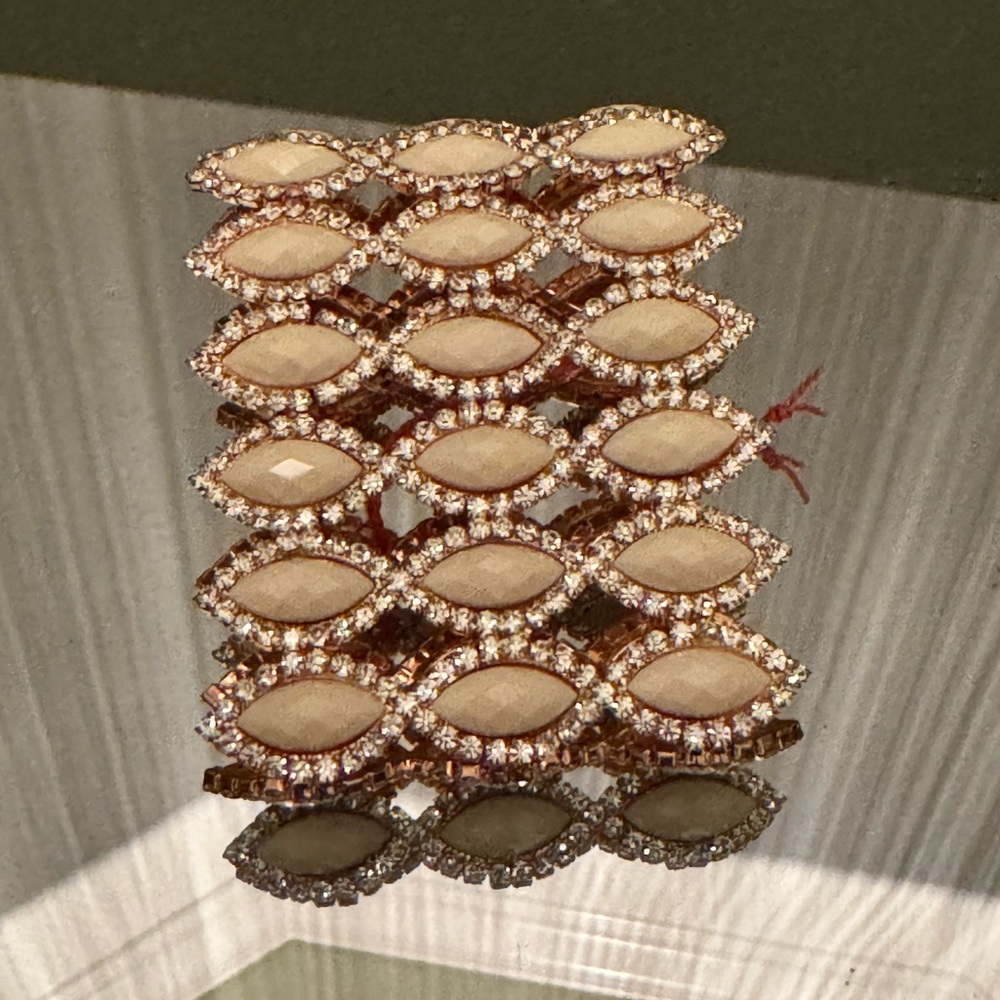 Elegant Gold and Crystal Bracelet